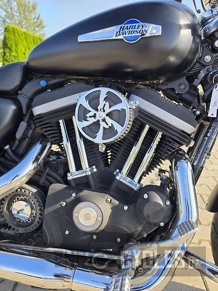 Harley-Davidson (2012) XL 1200 CB Sportster Custom Li - fotka 5 z 20