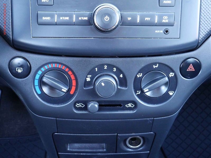 Chevrolet Aveo (2009) 1.2i, ČR, TZ, STK5/28, ČR - fotka 12 z 15