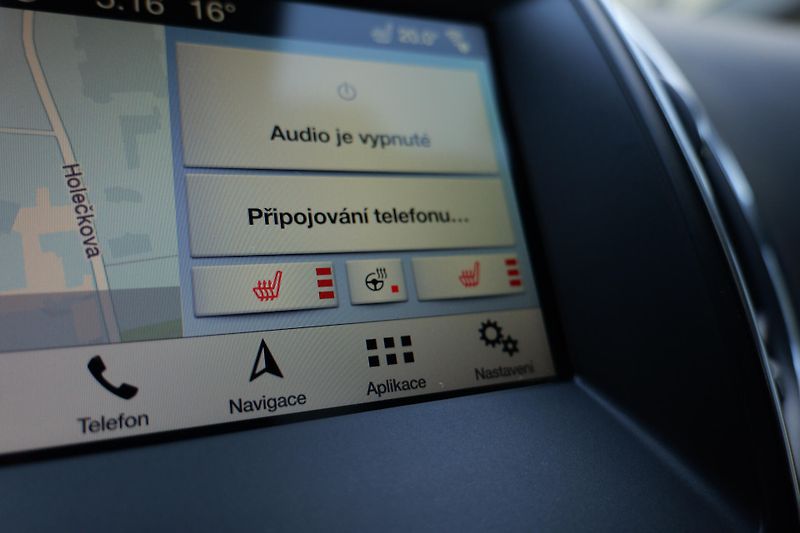 Ford S-MAX 2.0 Kůže Panorama 7 míst Tažné - fotka 32 z 52