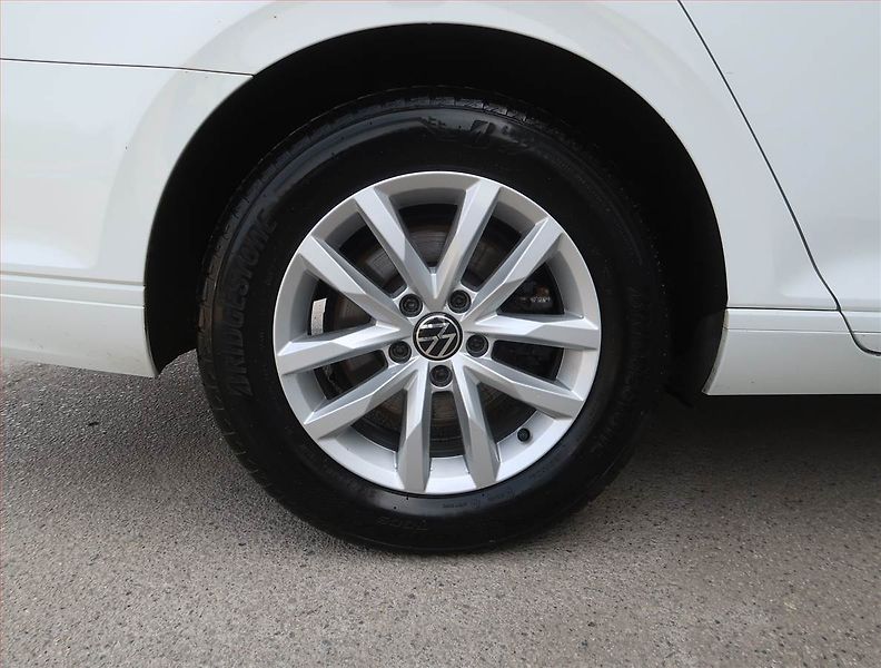 Volkswagen Passat (2021) Business 2.0 TDI, Automat - fotka 15 z 22
