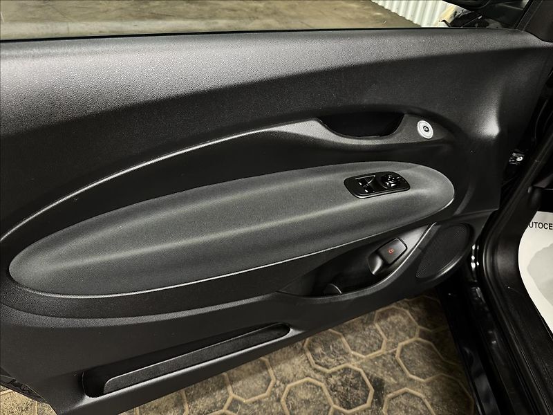 Fiat 500e ELECTRIC DRIVE 70kW ICON - fotka 14 z 38