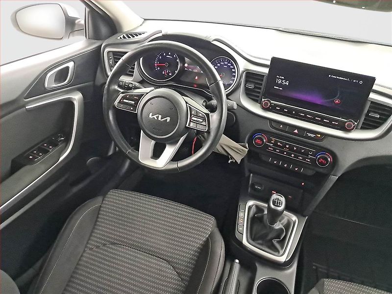 Kia Ceed (2023) Top 1.5 T-GDI - fotka 7 z 17