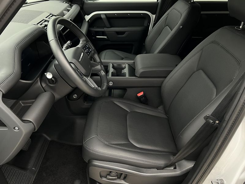 Land Rover Defender 110 D300 X-DYNAMIC SE AWD AUT  - fotka 3 z 43