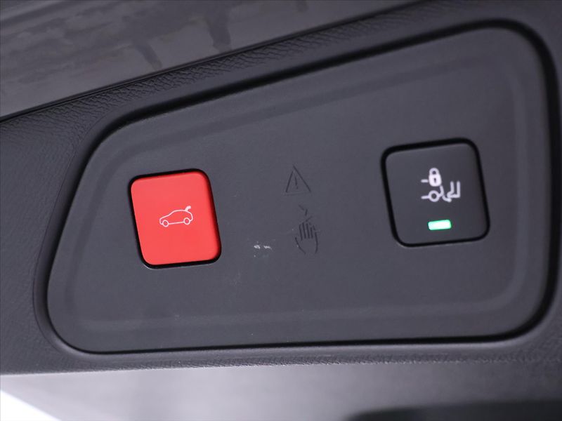 Peugeot 3008 GT 1,6 PureTech 133kW Automat - fotka 11 z 46
