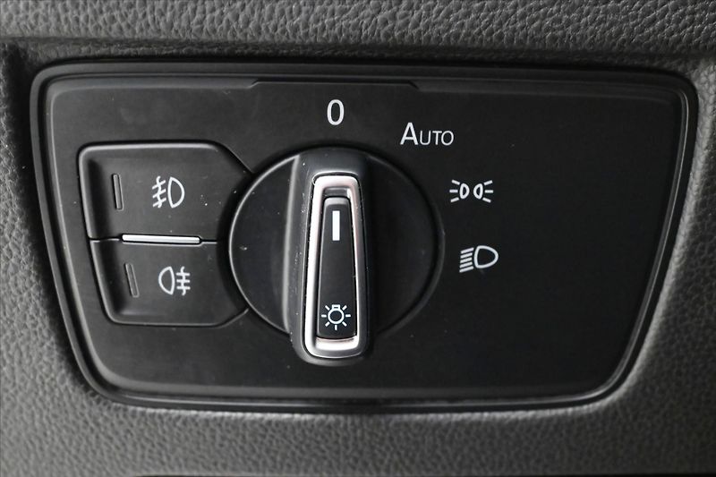 Volkswagen Passat 2,0 TDI 110kW DSG Business Zár - fotka 27 z 32