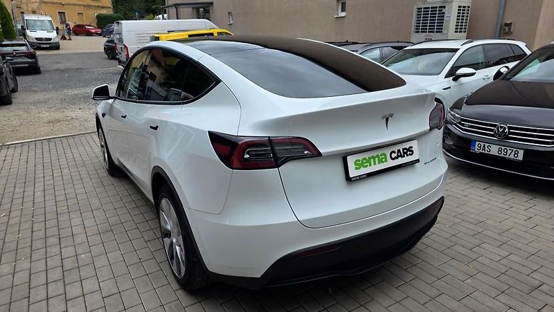 Tesla Model Y (2023) Long Range AWD DE SoH 91,2% - fotka 7 z 40