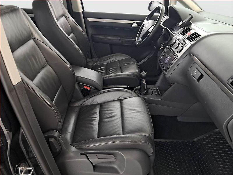 Volkswagen Touran (2006) 2.0 TDI, 7 míst, po STK, Tažné - fotka 9 z 15