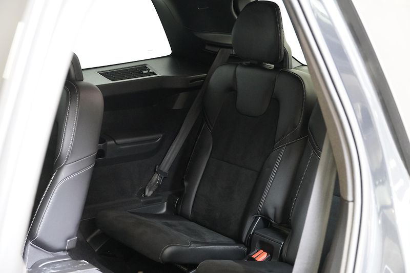 Volvo XC90 B5 Core+ 1.MAJ,ČR,DPH,7 míst - fotka 21 z 34
