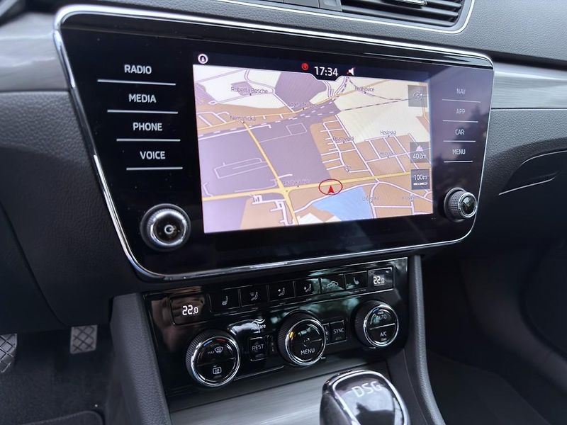 Škoda Superb 2.0 TDI 110 kW DSG, navigace - fotka 16 z 21