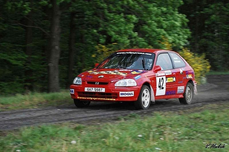 Jiří Hladík se svým zbrusu novým vozem Renault Clio Rally5 Phase II.