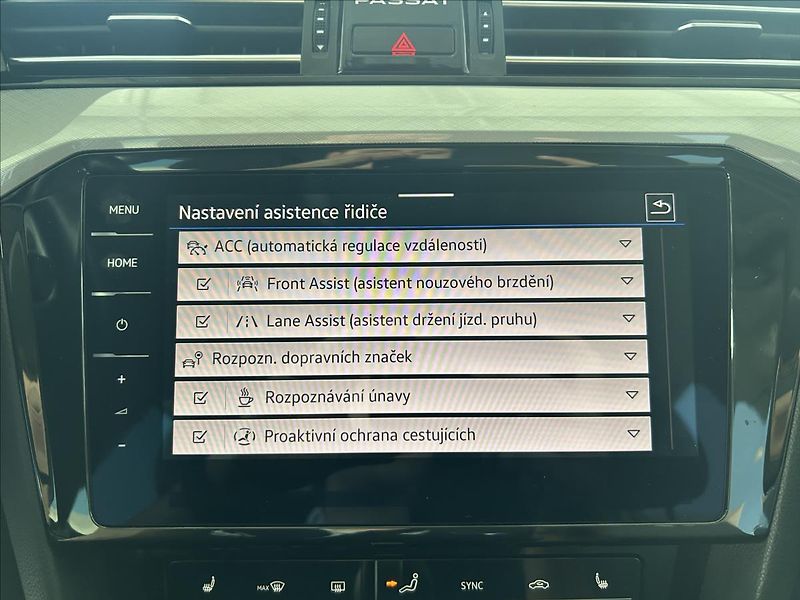 Volkswagen Passat 2,0   TDI 90kW,DSG,SERVISKA,AC - fotka 16 z 33