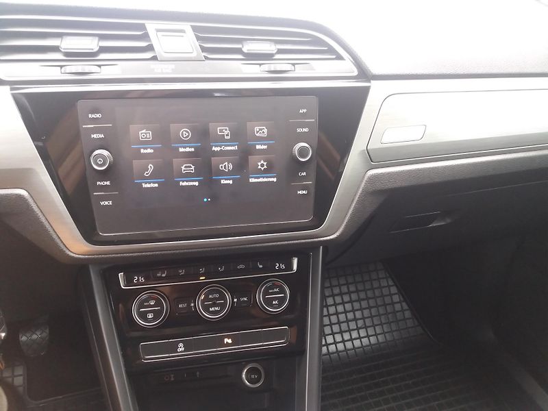 Volkswagen Touran 1.2TSi,81kW,7.MÍST,KAMER.VÝHŘE - fotka 10 z 28