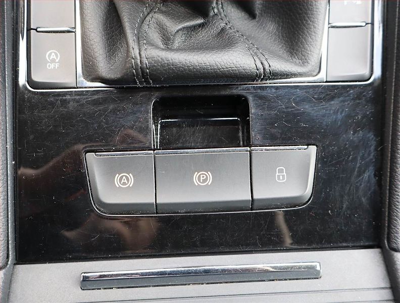 Škoda Superb (2017) 1.6 TDI, Kůže, Navi, Bi-Xenony - fotka 16 z 22