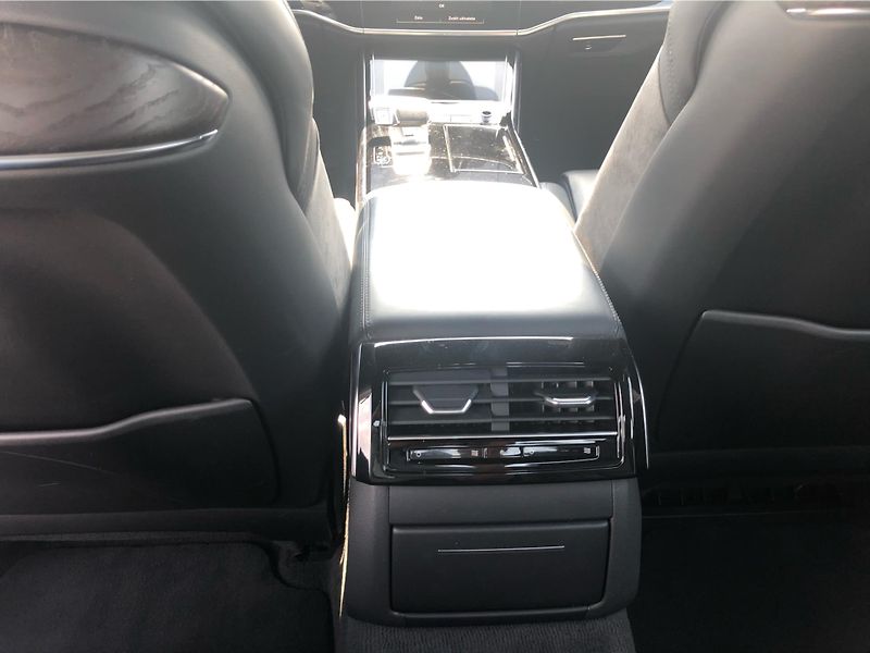 Audi A8 55 TFSI 250 KW Quattro - fotka 23 z 30