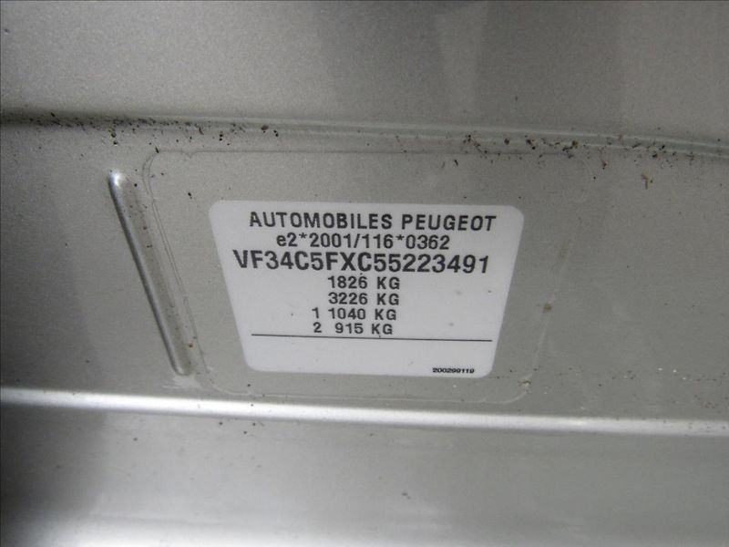 Peugeot 308 1,6 THP 110kW - fotka 25 z 28