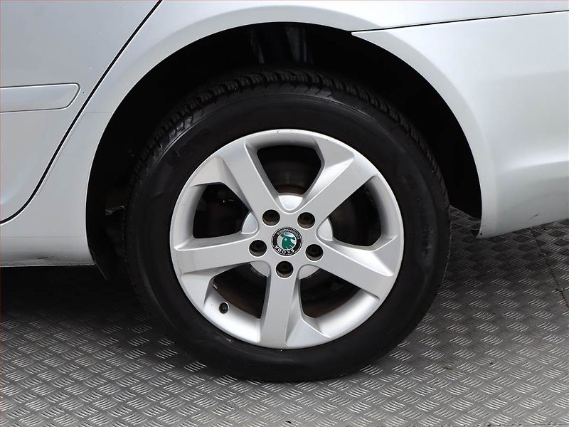 Škoda Octavia (2012) 2.0 TDI, Tempomat - fotka 12 z 14