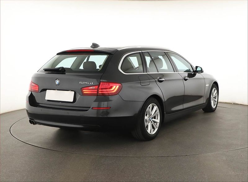 BMW Řada 5 (2016) 525d, Automat, Navi, Bi-Xenony - fotka 5 z 20