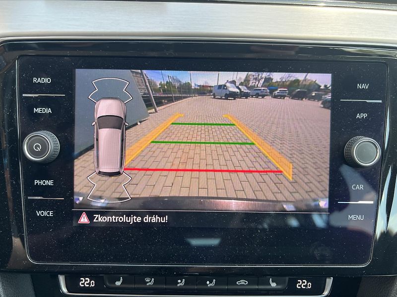 Volkswagen Passat (2020) 2.0TDi*140kW*DSG*ACC - fotka 23 z 32