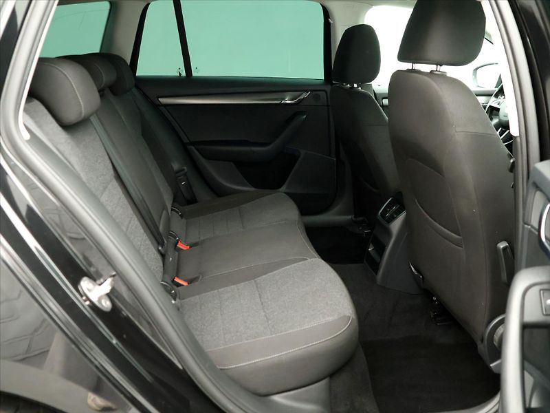 Škoda Octavia 2,0 TDI DSG Soleil - fotka 12 z 30