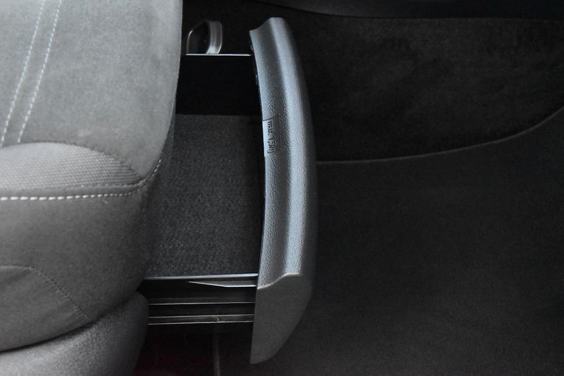 Volkswagen Touran 2.0 TDi COMFORTLINE,NAVI,MASÁŽ - fotka 42 z 51