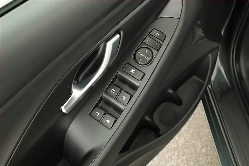 Hyundai i30 (2025) Style 1.0 T-GDI - fotka 9 z 16