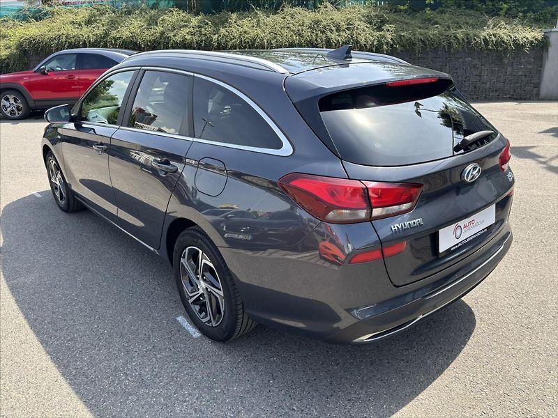 Hyundai i30 1,5 TGDi 118kW Smart ZÁRUKA - fotka 3 z 45
