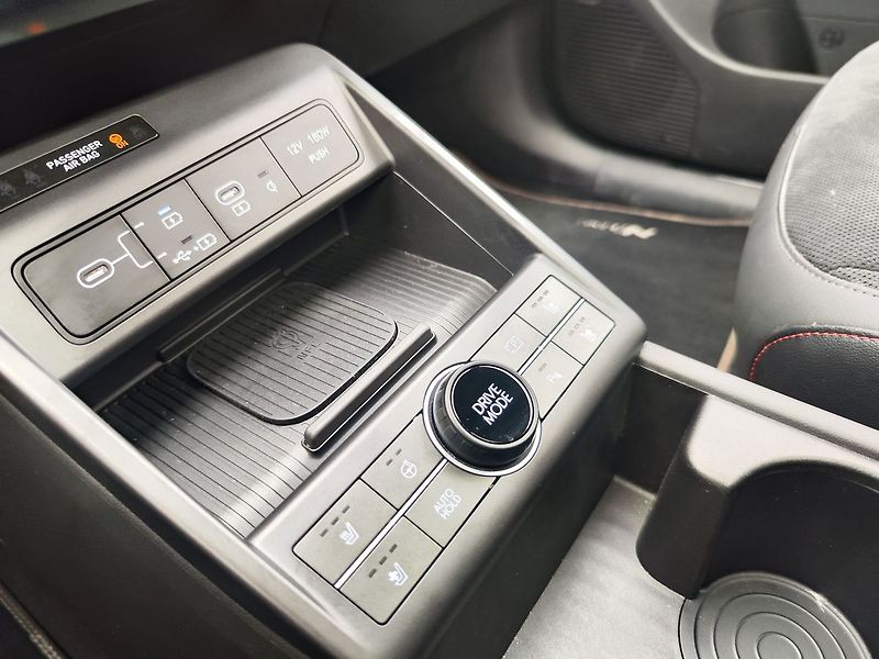 Hyundai Kona EV/65kWh N-Line Premium AT - fotka 29 z 38