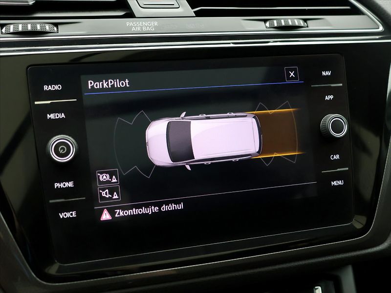 Volkswagen Touran 2,0 TDI 110kW Highline DSG - fotka 26 z 39