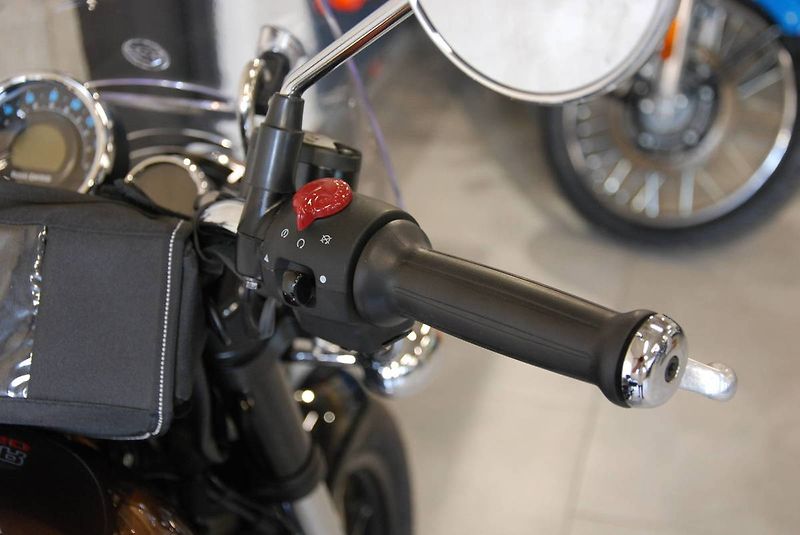 Royal Enfield Meteor 350 (2021) ZAZÁLOHOVÁNO - fotka 9 z 21
