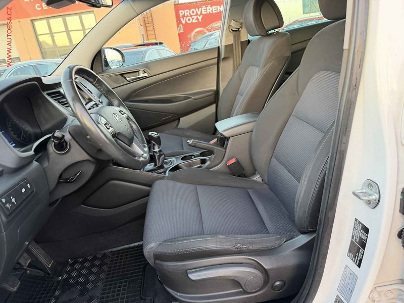 Hyundai Tucson (2016) 1.7 CRDi, ČR, AC, TZ, xenon - fotka 9 z 17