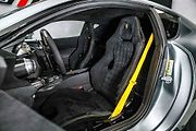 Za luxus se platí i v autobazarech. Některé vozy ohromují svou cenou.