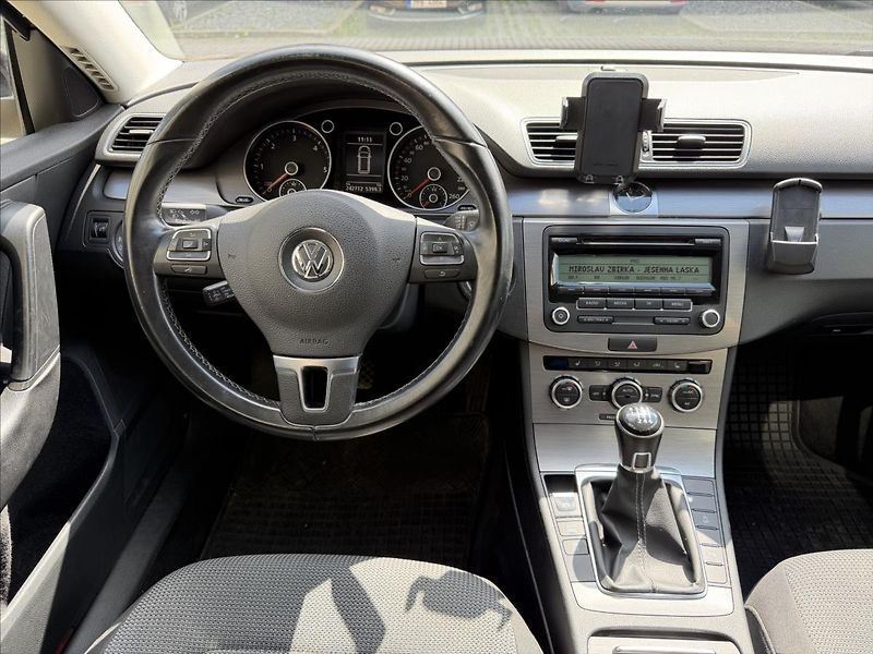 Volkswagen Passat 2,0TDi 103kW Comfort. Variant - fotka 9 z 14