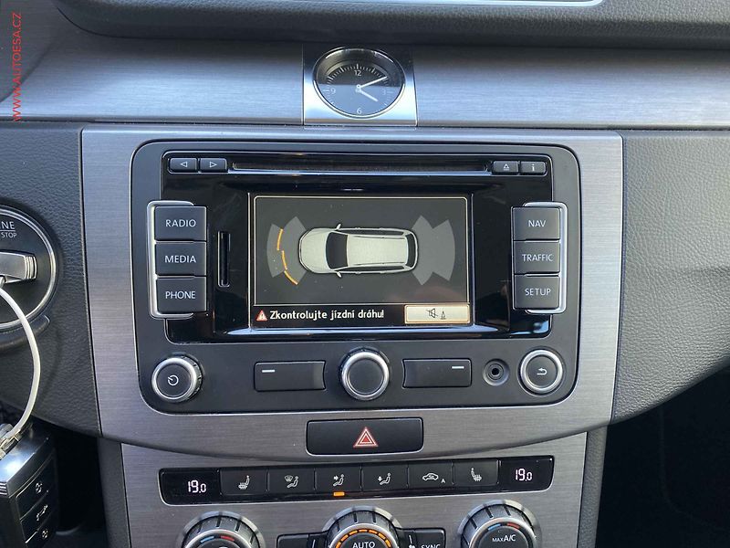 Volkswagen Passat (2014) 2.0 TDI, servis.kniha - fotka 17 z 17