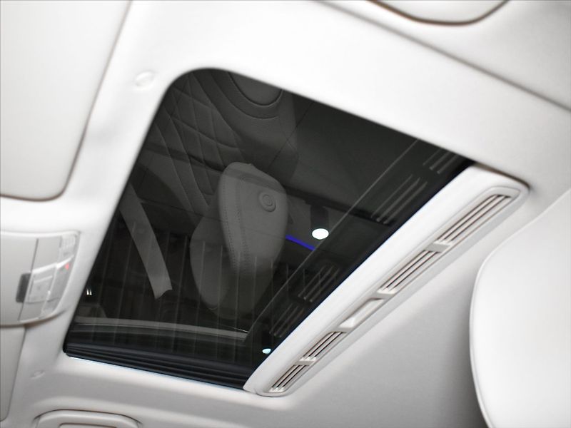 Mercedes-Benz CLS 3,0 450 designo,burmester - fotka 17 z 29