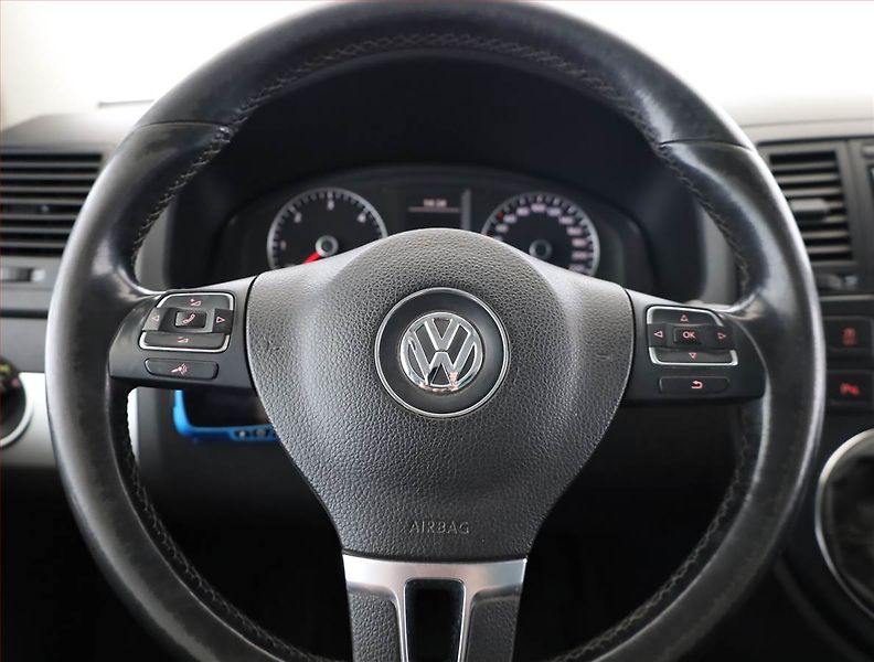 Volkswagen Multivan (2010) Comfortline 2.0 TDI 4Motion - fotka 7 z 17