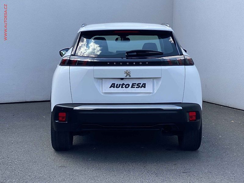 Peugeot 2008 (2020) 1.2 PT, Allure, navi, kamera - fotka 5 z 18