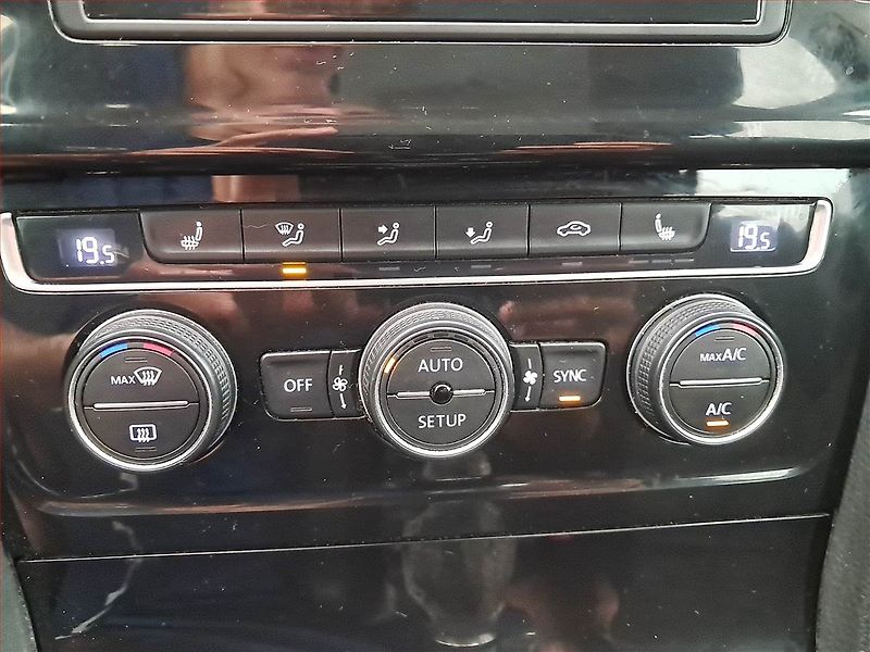 Volkswagen Golf (2013) 1.6 TDI, Tempomat - fotka 13 z 18