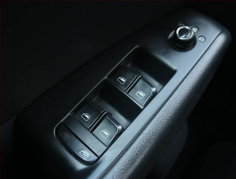 Audi Q5 (2012) 2.0 TDI, 4X4, Automat - fotka 17 z 19