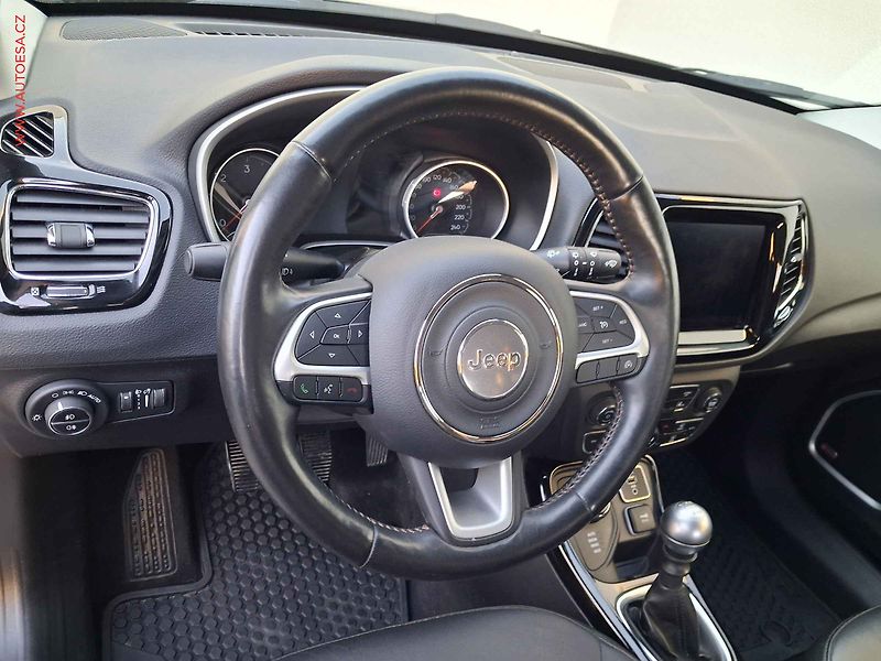 Jeep Compass (2019) 2.0 MJT 4X4, Limited - fotka 12 z 17