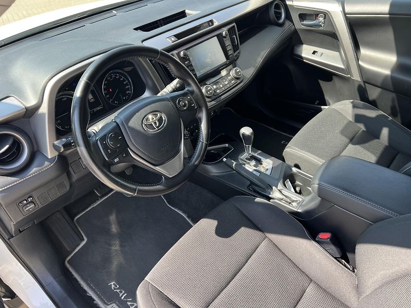 Toyota RAV4 2.5i HYBRID 114kw - fotka 9 z 25