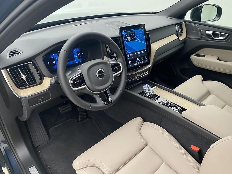 Volvo XC60 B5 AWD DARK PLUS AUT CZ - fotka 4 z 51