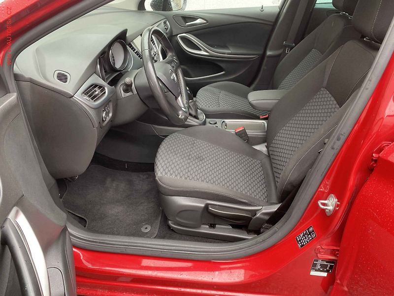 Opel Astra (2021) 1.2 T, Navi, AC - fotka 9 z 18