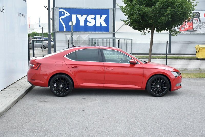 Škoda Superb (2019) Style Plus 2.0 TDI 140kW DSG - fotka 13 z 34