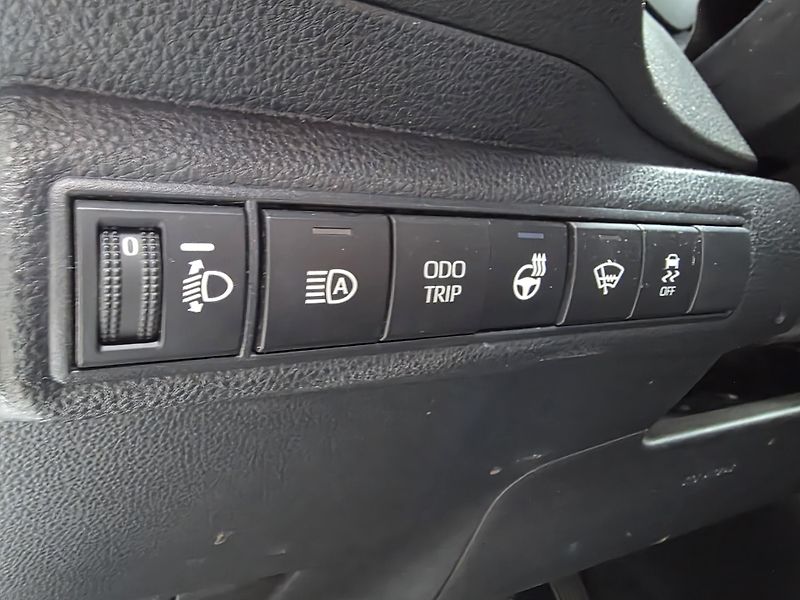 Toyota Corolla 1.8-AUTOMAT-HYBRID - fotka 12 z 14