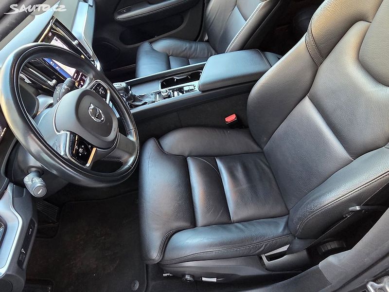 Volvo V60 (2020) 2.0 D4 AWD 4x4 Automat - fotka 23 z 37