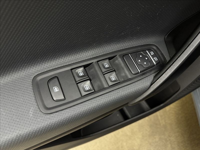 Mercedes-Benz Citan 1,5 TOURER DPH NAV LED 1MAJ ČR - fotka 27 z 38