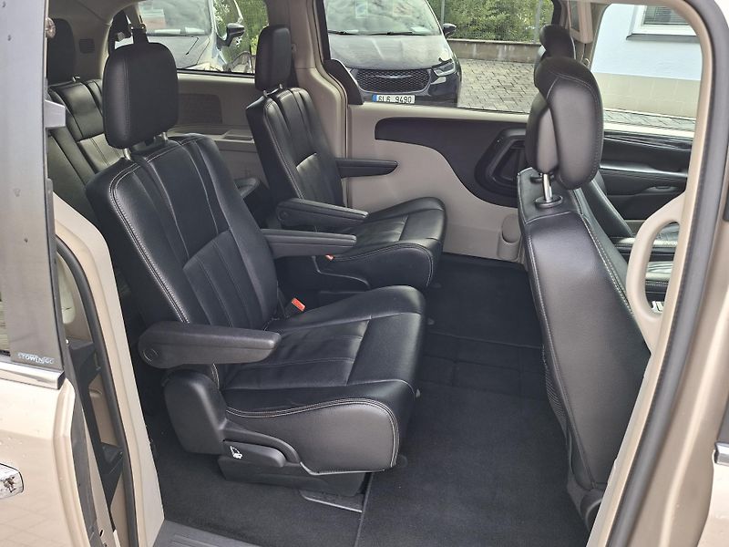Chrysler Town & Country (2014) 3,6L 7míst, LPG, tažné, 2xkola - fotka 13 z 35