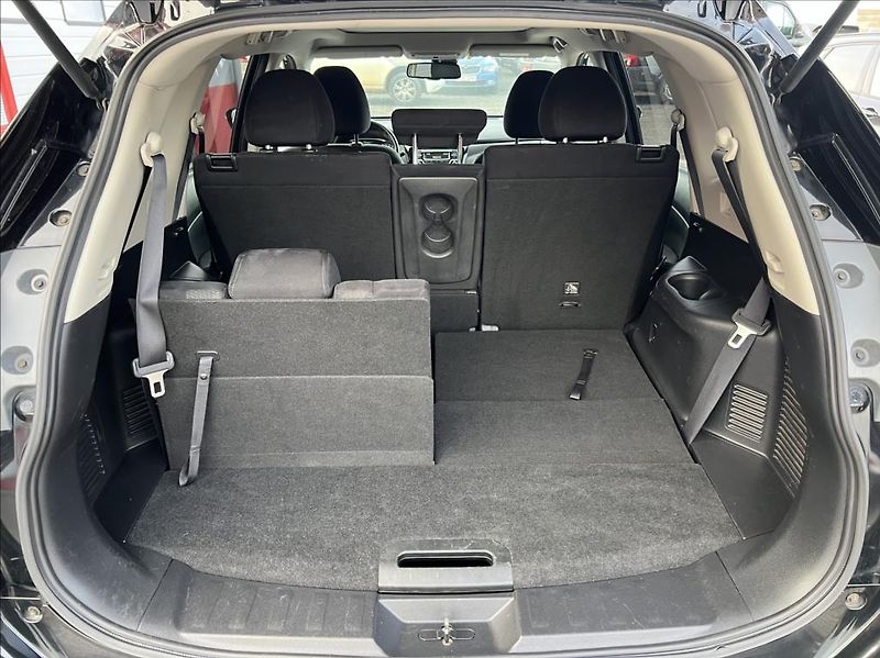 Nissan X-Trail 1,6 dCi  7-míst automat - fotka 15 z 38