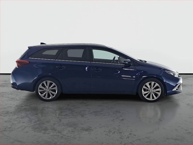 Toyota Auris (2015) 1.6 D-4D, Serv.kniha, Tempomat - fotka 6 z 18