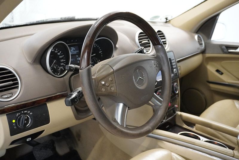 Mercedes-Benz GL 420 CDI 225kW,7MÍST,TOP VÝBAVA - fotka 14 z 32